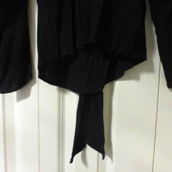 FOREVER 21 black cold shoulder crop top - Picture 4 of 6